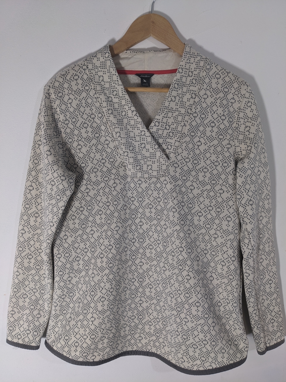 Eddi Bauer Sweatshirt Women's Large Long Sleeve Cream Gray Pullover Cozy V Neck